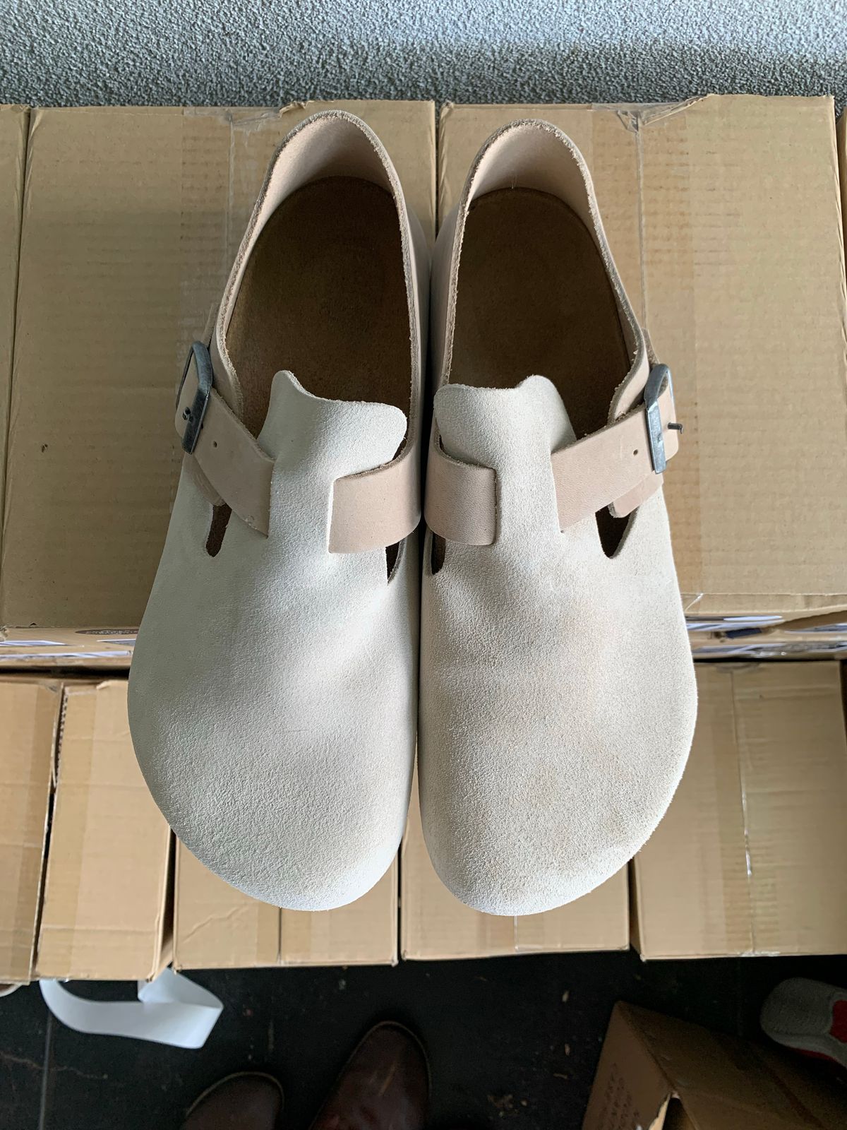 Photo by TheMorrie on October 3, 2022 of the Birkenstock London in Sandcastle Suede.