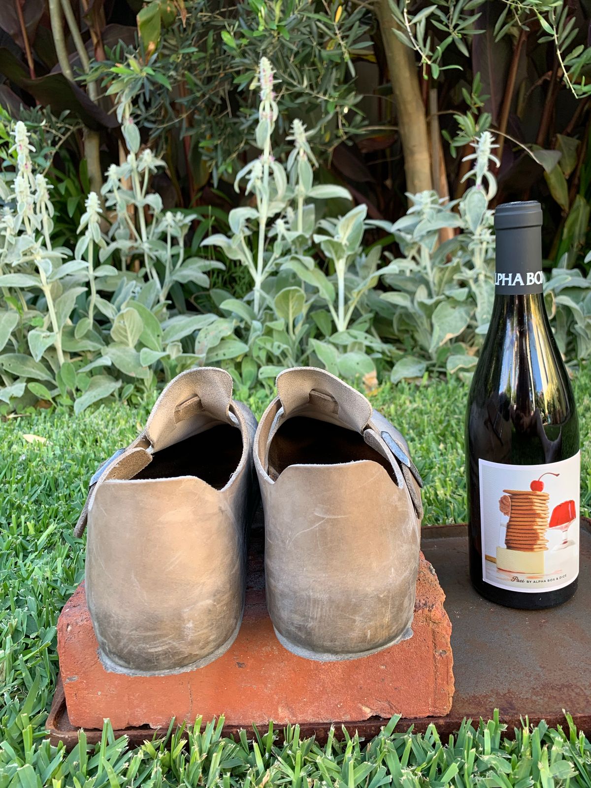 Photo by TheMorrie on December 4, 2022 of the Birkenstock London in Sandcastle Suede.