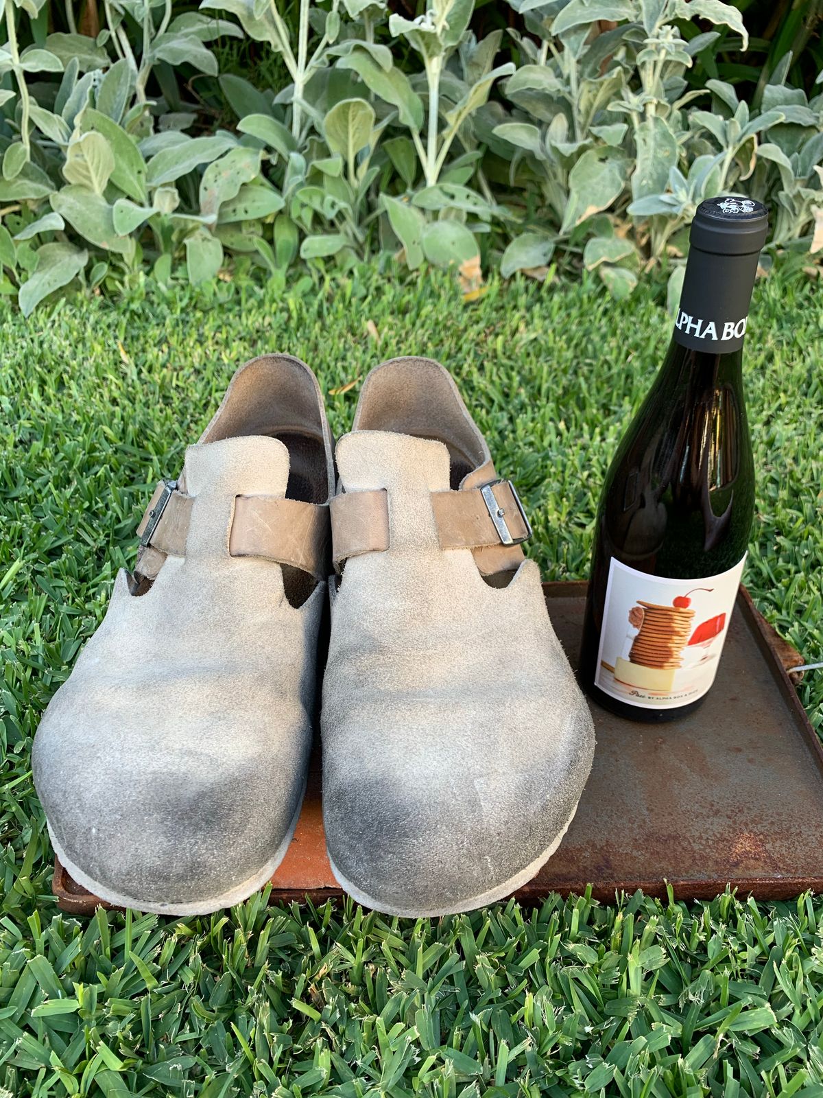 Photo by TheMorrie on December 4, 2022 of the Birkenstock London in Sandcastle Suede.