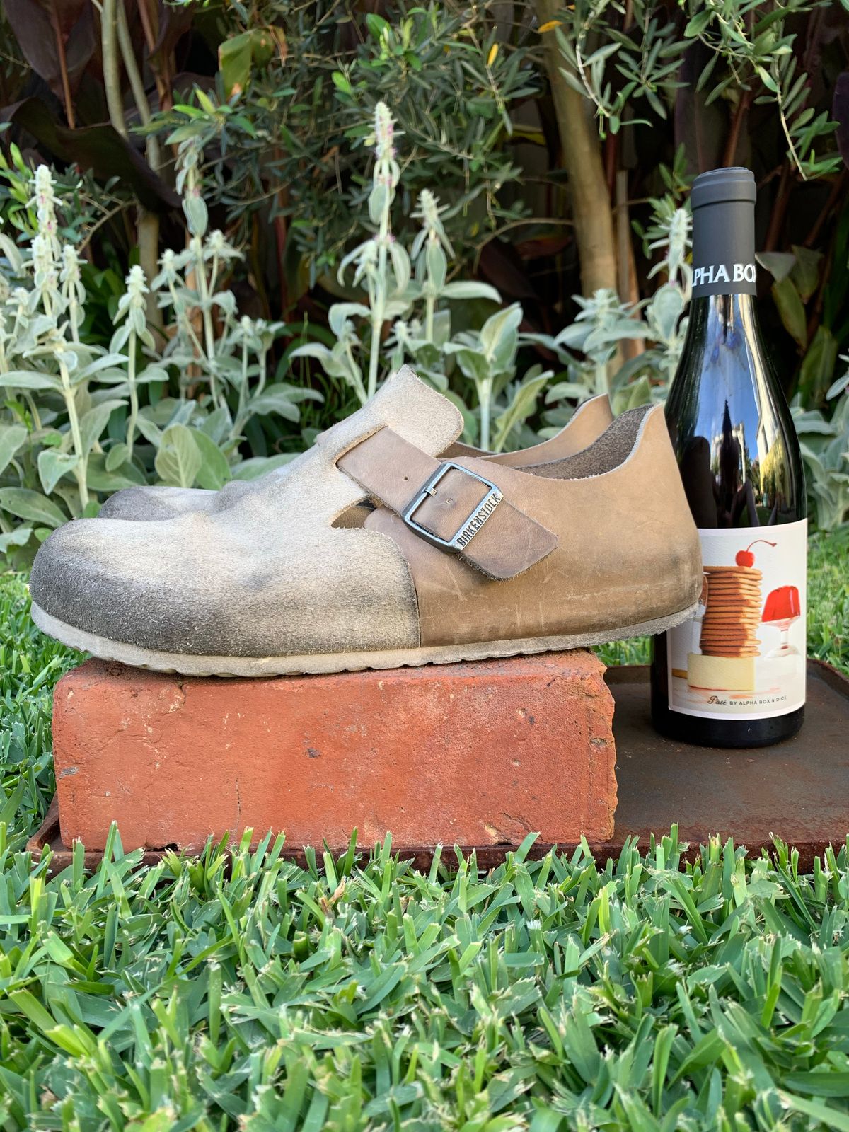 Photo by TheMorrie on December 4, 2022 of the Birkenstock London in Sandcastle Suede.