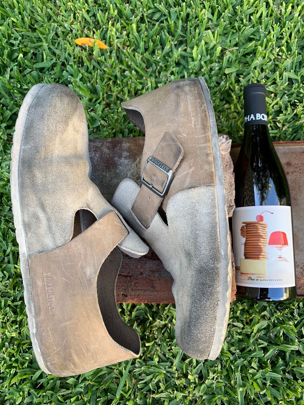 Photo by TheMorrie on December 4, 2022 of the Birkenstock London in Sandcastle Suede.