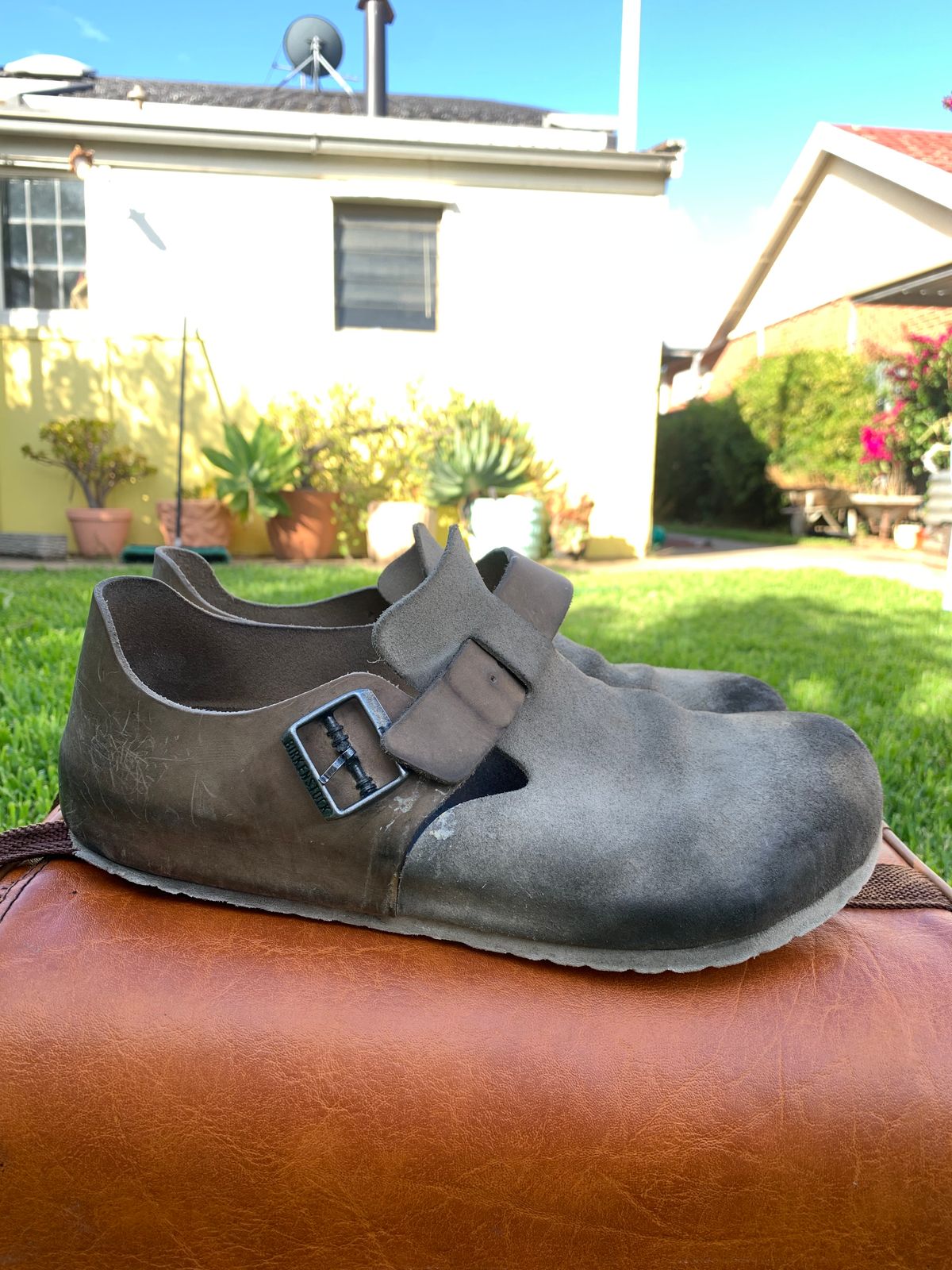 Photo by TheMorrie on January 4, 2023 of the Birkenstock London in Sandcastle Suede.