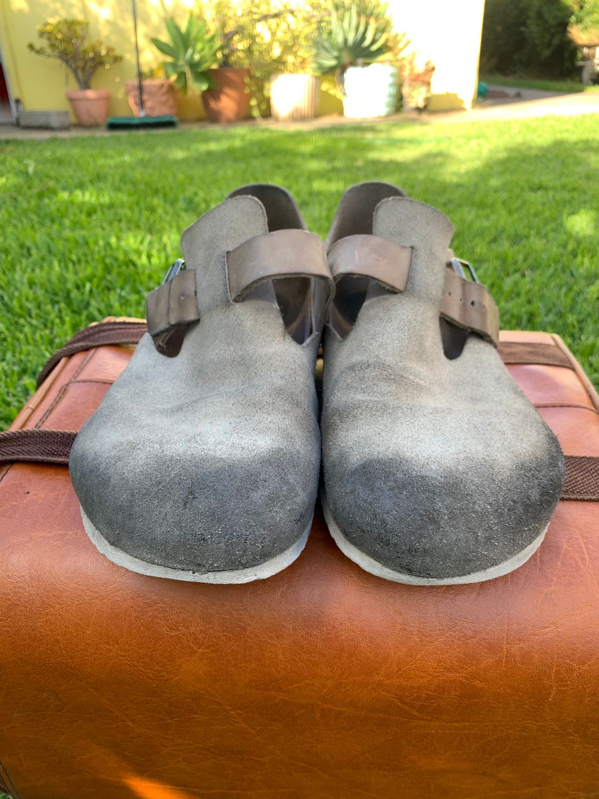 Photo by TheMorrie on January 4, 2023 of the Birkenstock London in Sandcastle Suede.