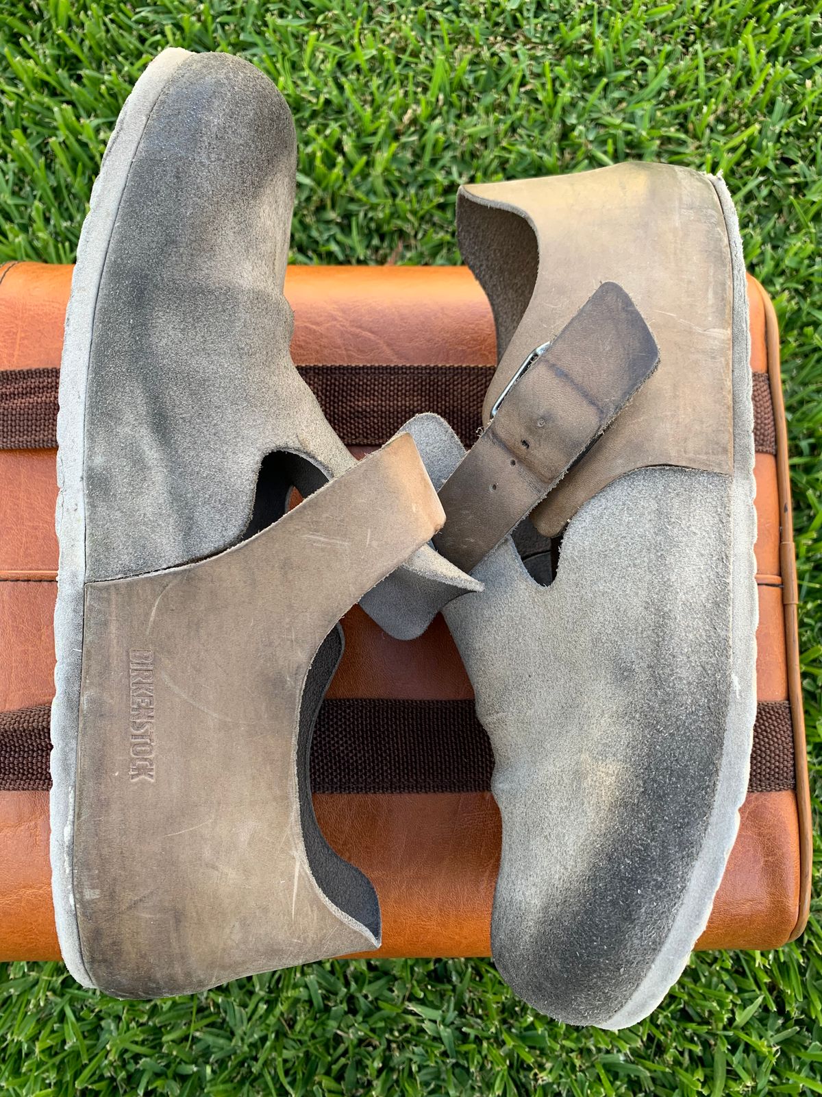 Photo by TheMorrie on January 4, 2023 of the Birkenstock London in Sandcastle Suede.