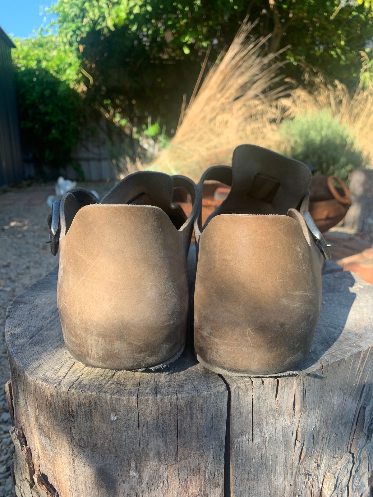 Photo by TheMorrie on February 6, 2023 of the Birkenstock London in Sandcastle Suede.
