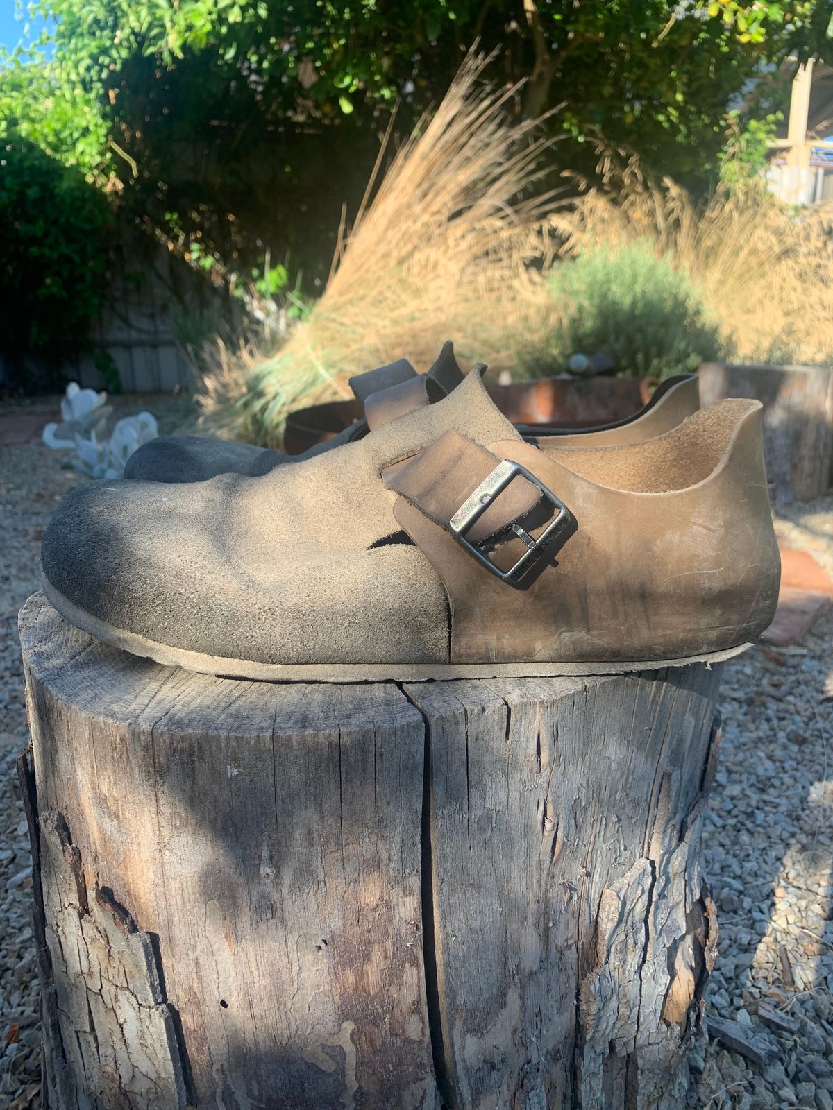 Photo by TheMorrie on February 6, 2023 of the Birkenstock London in Sandcastle Suede.