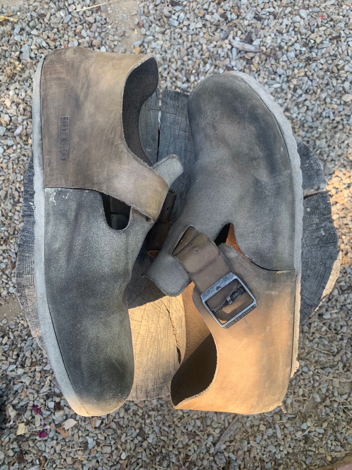Photo by TheMorrie on February 6, 2023 of the Birkenstock London in Sandcastle Suede.