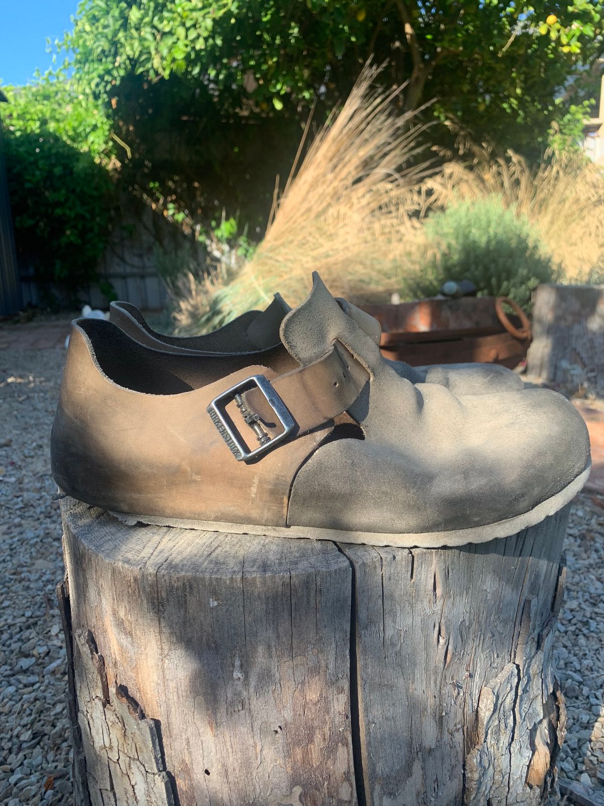 Photo by TheMorrie on February 6, 2023 of the Birkenstock London in Sandcastle Suede.