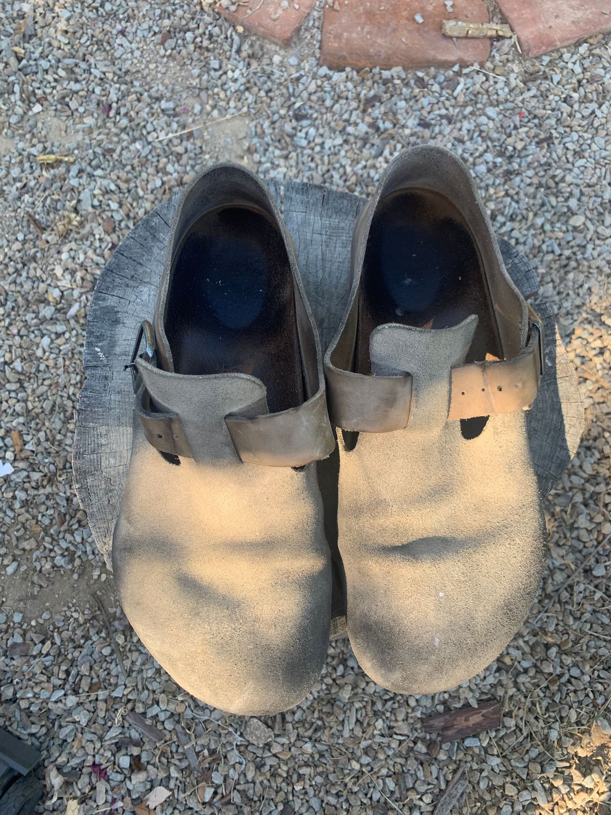 Photo by TheMorrie on February 6, 2023 of the Birkenstock London in Sandcastle Suede.