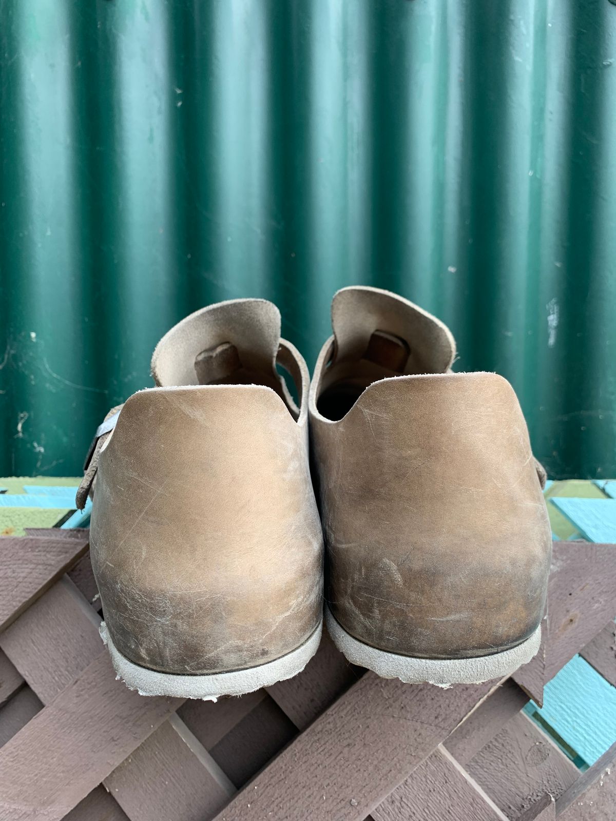 Photo by TheMorrie on March 5, 2023 of the Birkenstock London in Sandcastle Suede.