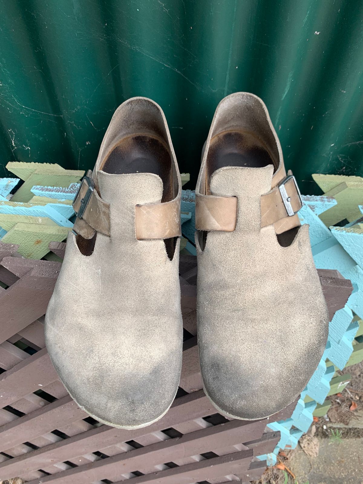 Photo by TheMorrie on March 5, 2023 of the Birkenstock London in Sandcastle Suede.