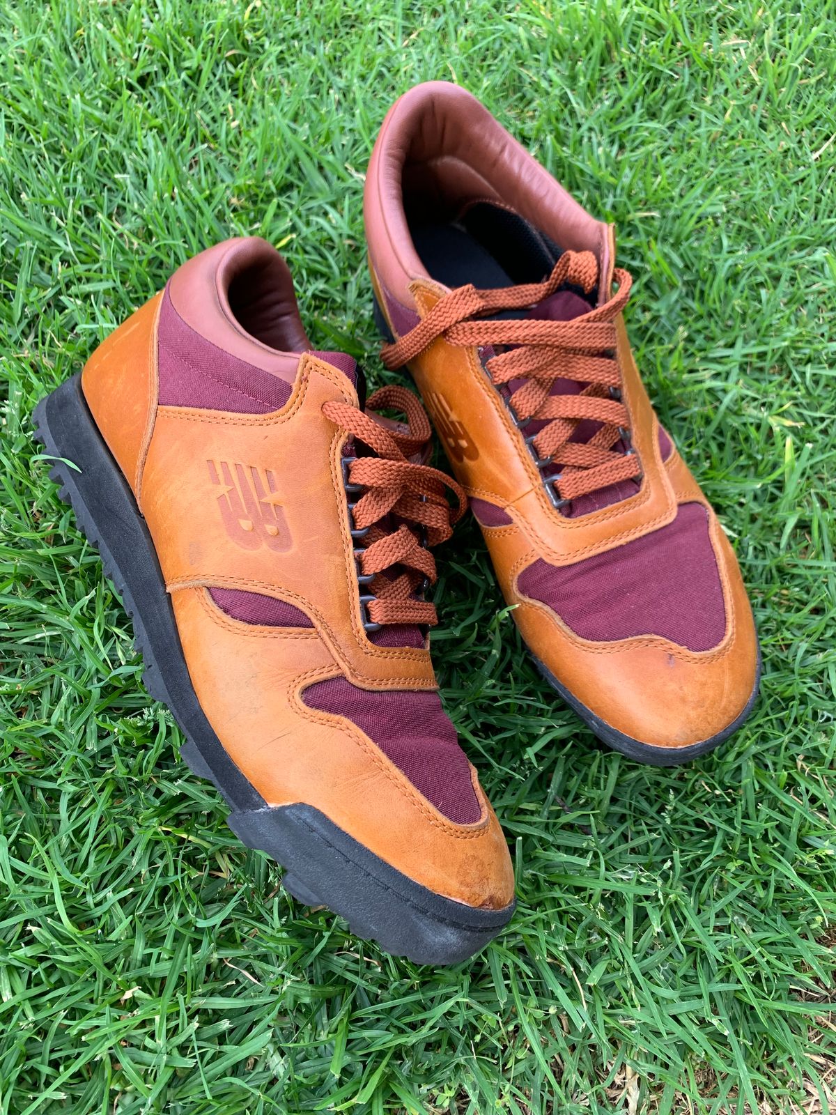 Photo by TheMorrie on November 5, 2024 of the New Balance Rainier in Unknown Natural Veg Tan.