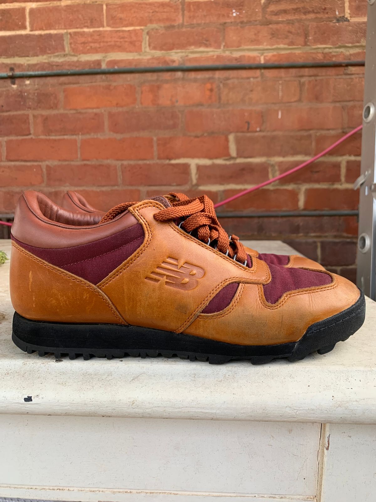 Photo by TheMorrie on November 5, 2024 of the New Balance Rainier in Unknown Natural Veg Tan.
