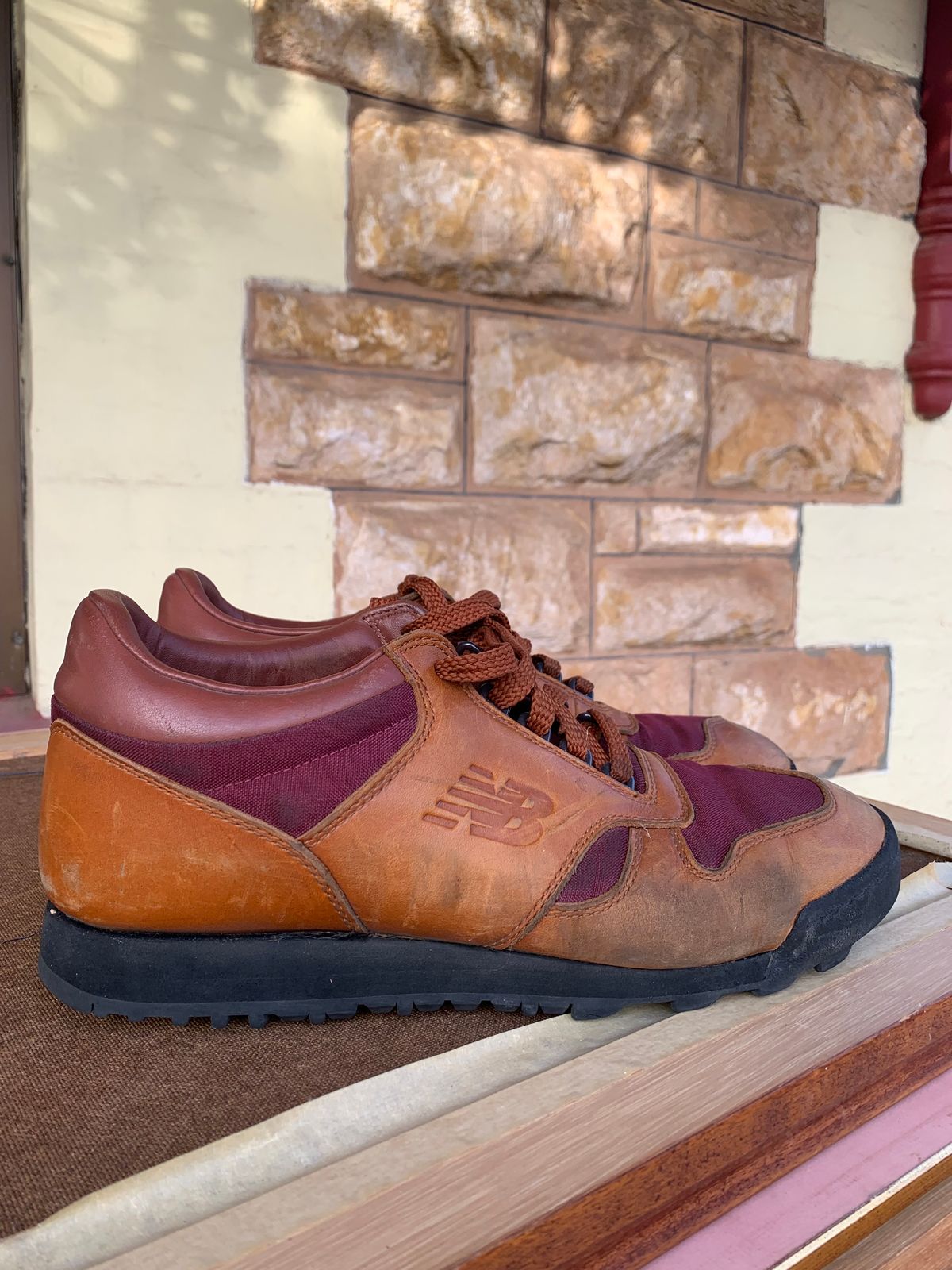Photo by TheMorrie on March 5, 2025 of the New Balance Rainier in Unknown Natural Veg Tan.