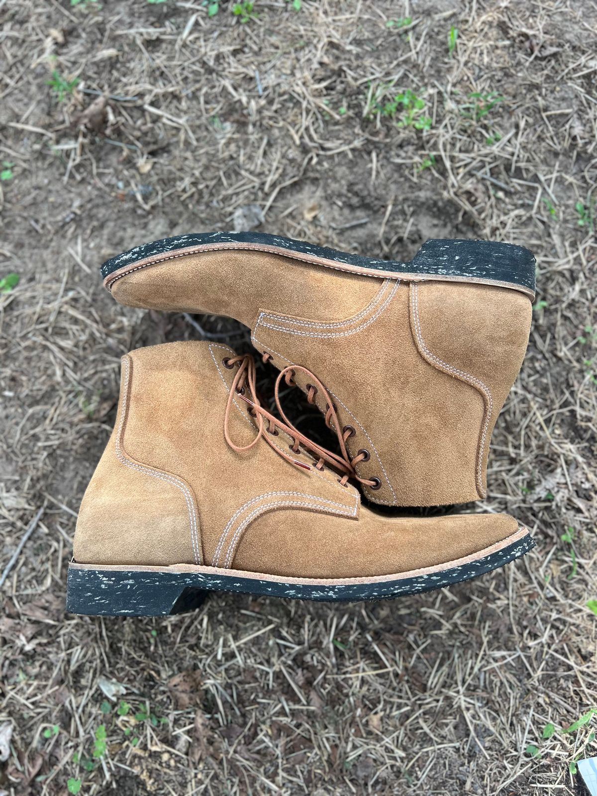 Photo by ermoyce on October 1, 2025 of the Luosjiet M1944 Boondoker in Tan Oiled Nubuck Reverse.