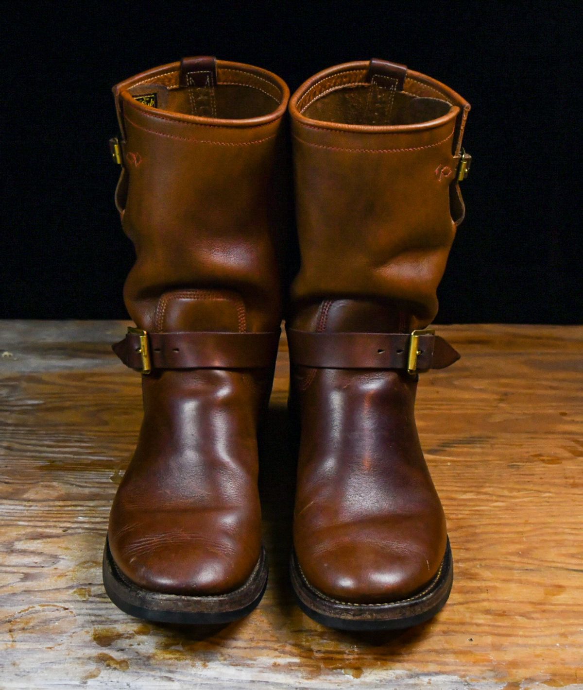 Photo by ermoyce on January 5, 2024 of the Role Club Engineer Boots in Dark Olive Steerhide.