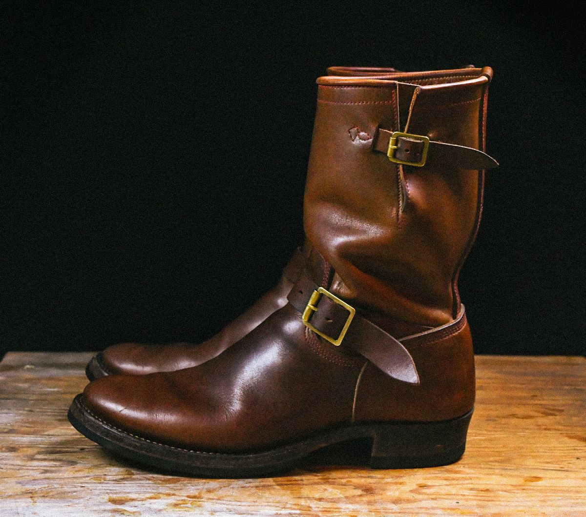 Photo by ermoyce on January 5, 2024 of the Role Club Engineer Boots in Dark Olive Steerhide.