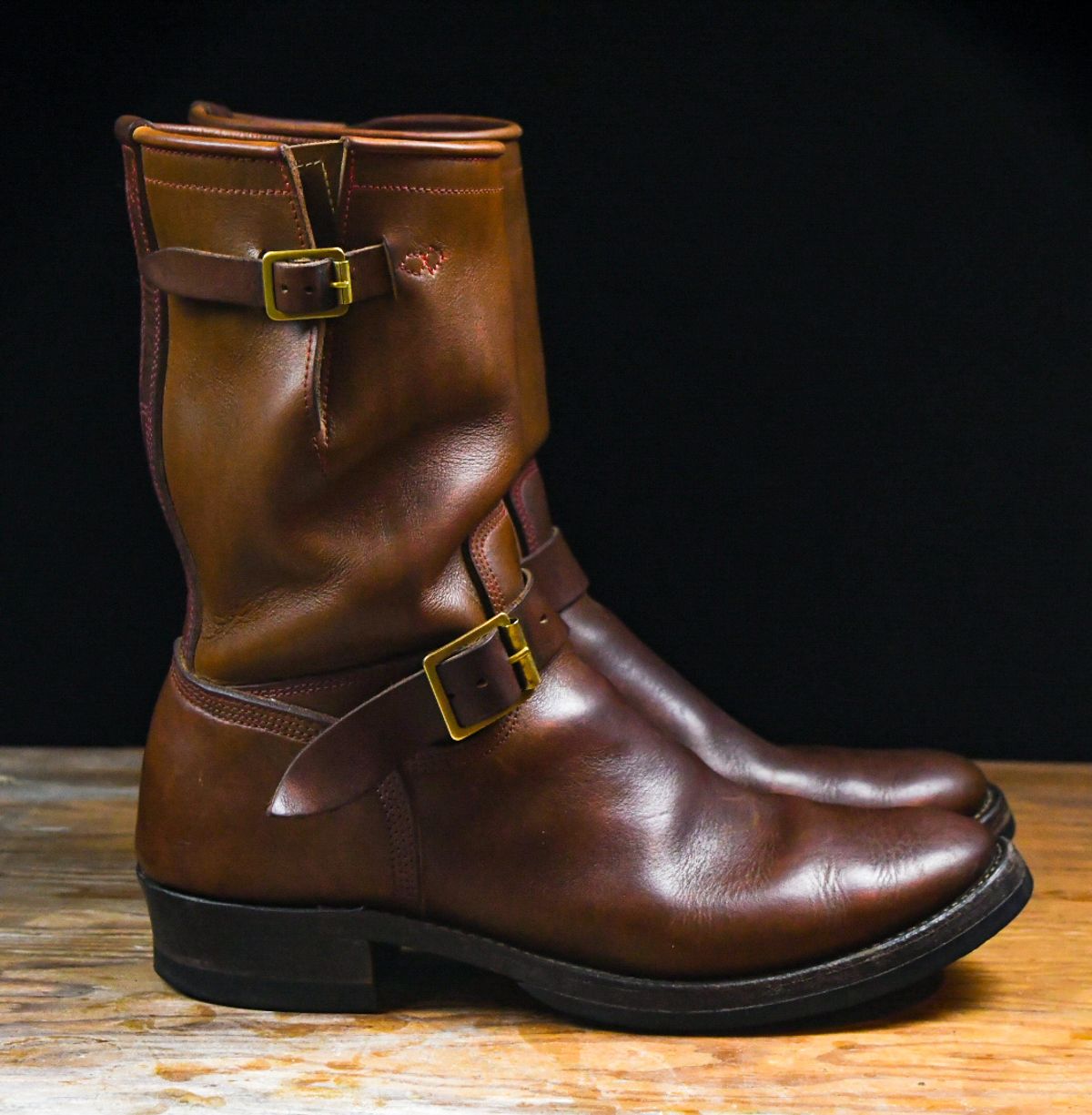 Photo by ermoyce on January 5, 2024 of the Role Club Engineer Boots in Dark Olive Steerhide.