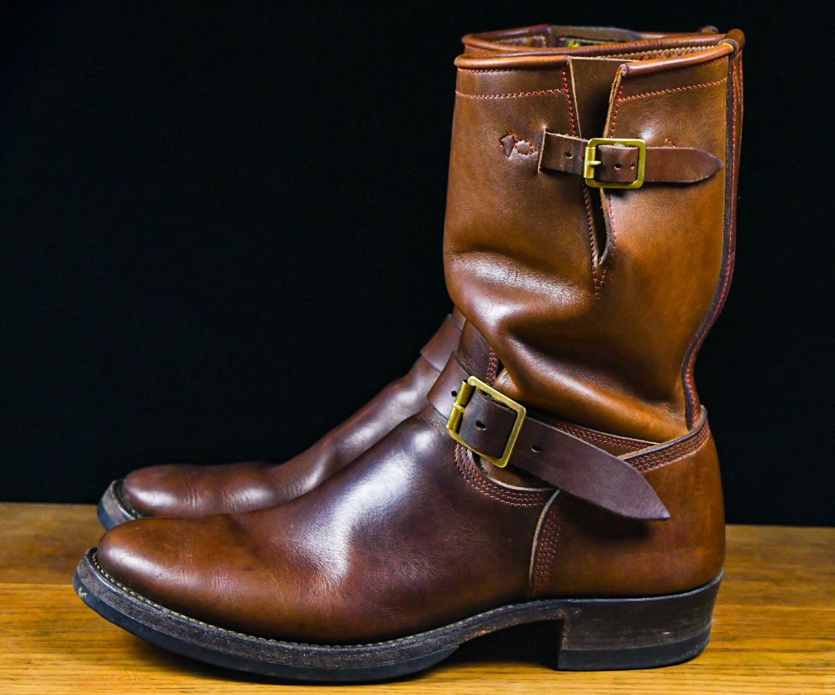 Photo by ermoyce on February 2, 2024 of the Role Club Engineer Boots in Dark Olive Steerhide.