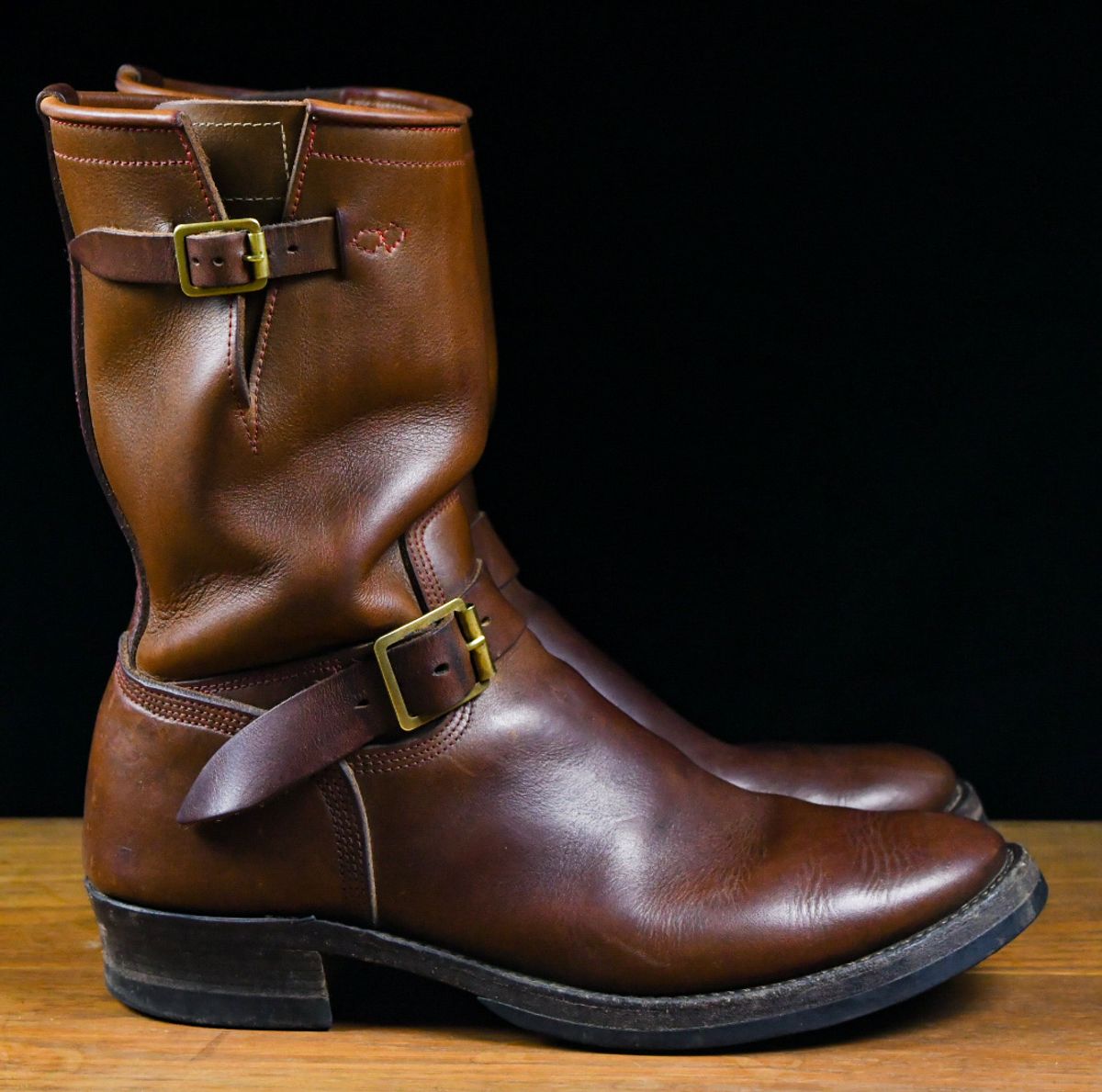 Photo by ermoyce on February 2, 2024 of the Role Club Engineer Boots in Dark Olive Steerhide.