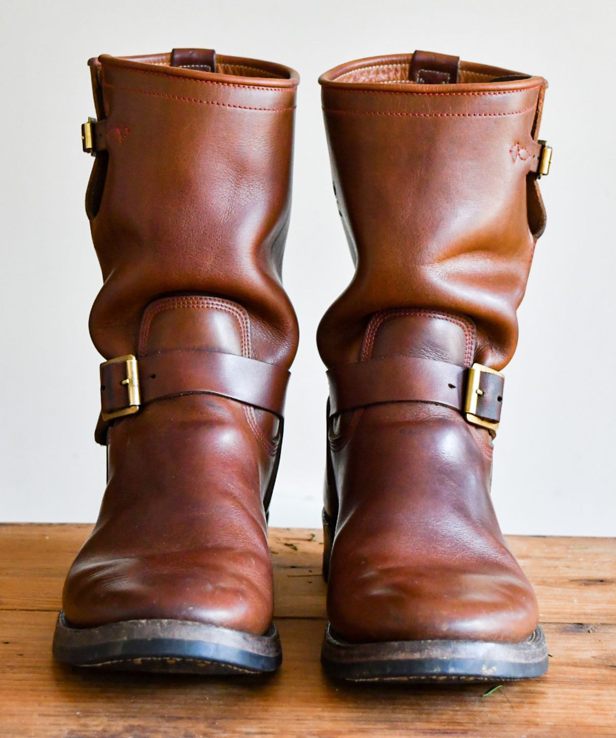 Photo by ermoyce on February 3, 2024 of the Role Club Engineer Boots in Dark Olive Steerhide.