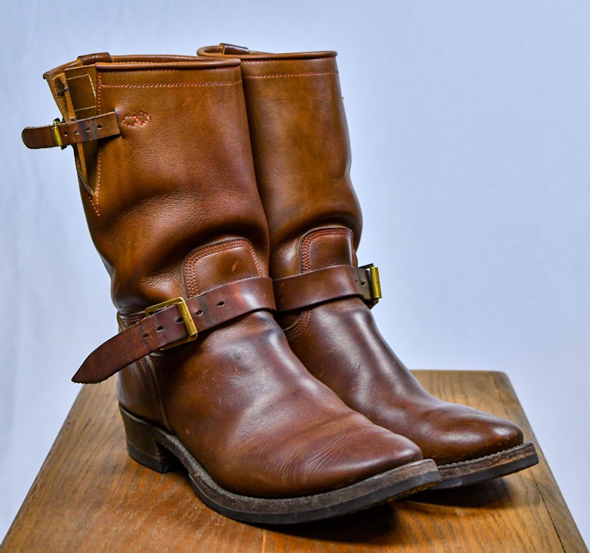 Photo by ermoyce on February 25, 2024 of the Role Club Engineer Boots in Dark Olive Steerhide.