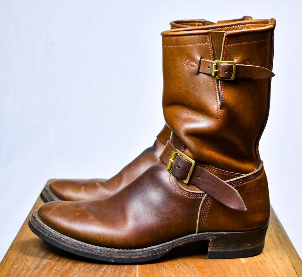 Photo by ermoyce on March 4, 2024 of the Role Club Engineer Boots in Dark Olive Steerhide.