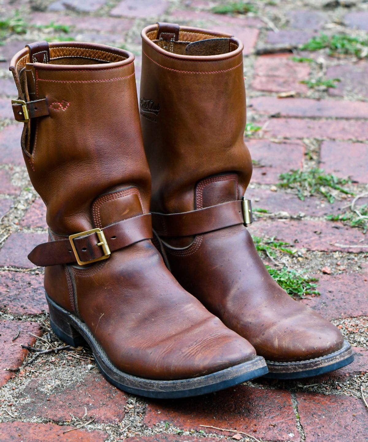 Photo by ermoyce on March 7, 2024 of the Role Club Engineer Boots in Dark Olive Steerhide.