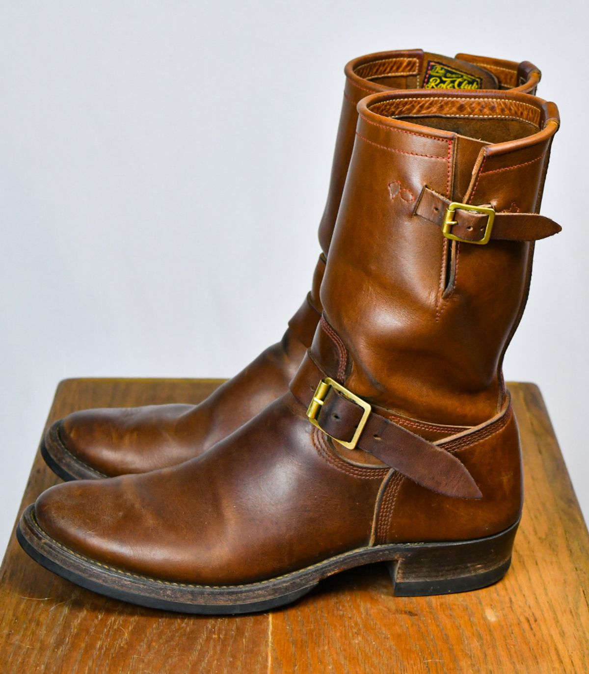 Photo by ermoyce on April 6, 2024 of the Role Club Engineer Boots in Dark Olive Steerhide.