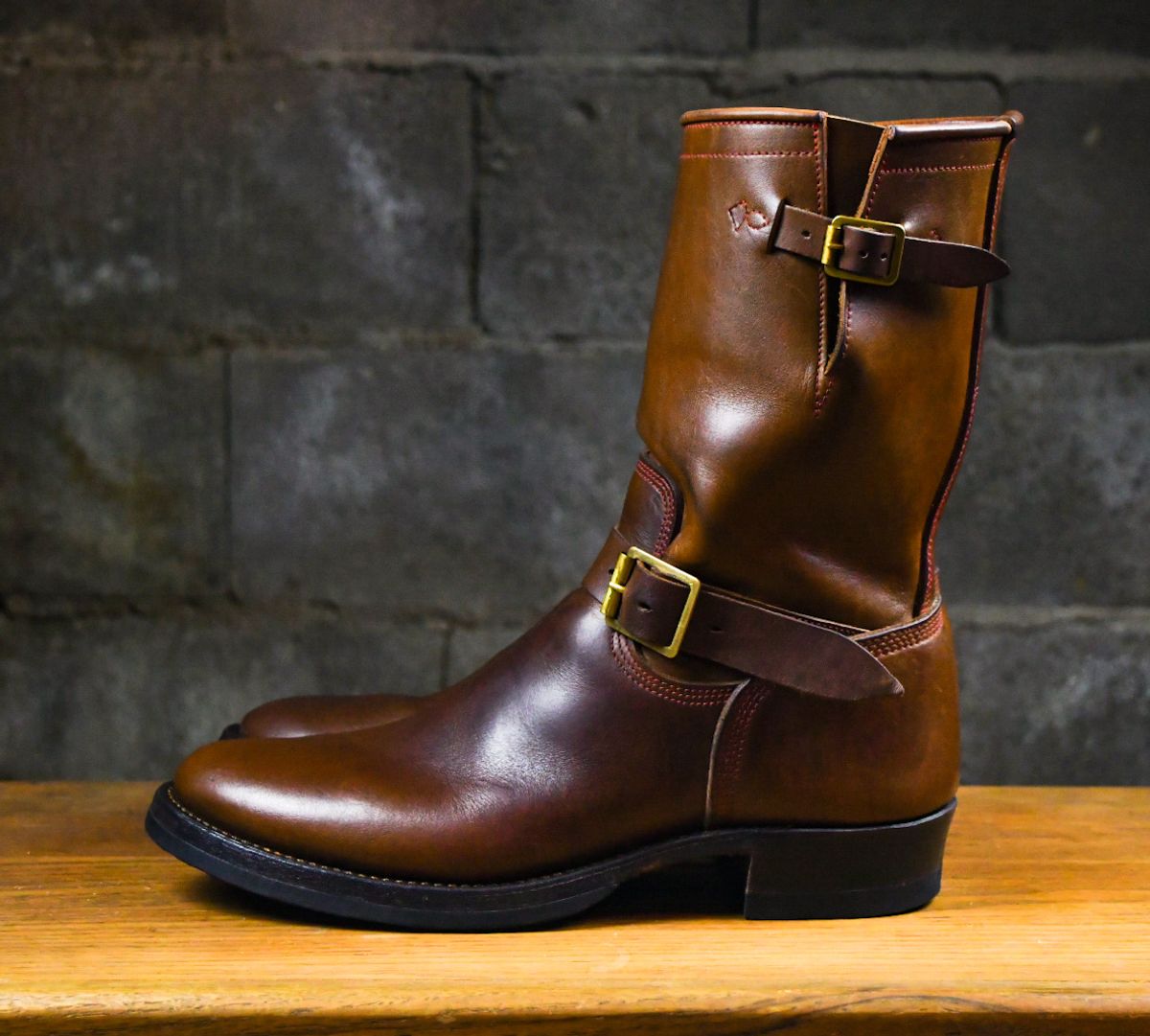 Photo by ermoyce on October 1, 2023 of the Role Club Engineer Boots in Dark Olive Steerhide.