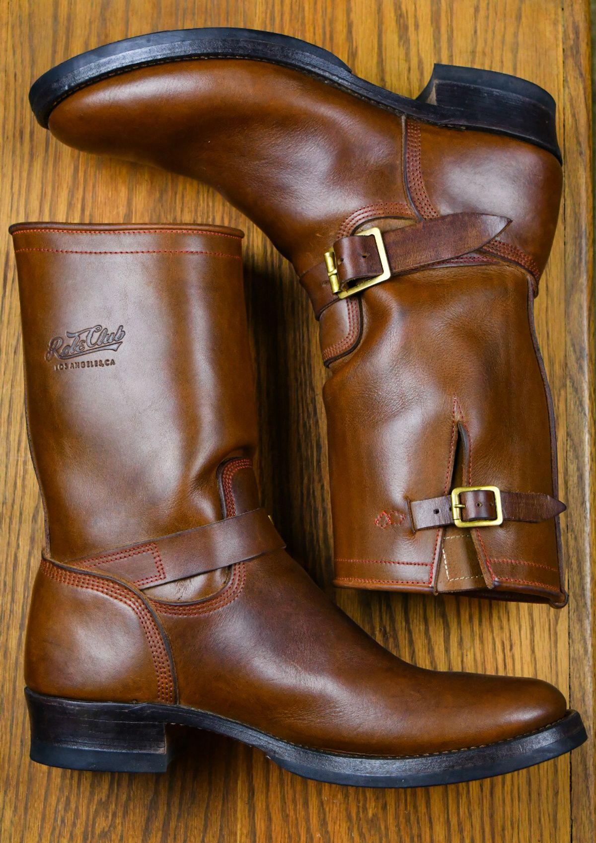Photo by ermoyce on October 1, 2023 of the Role Club Engineer Boots in Dark Olive Steerhide.