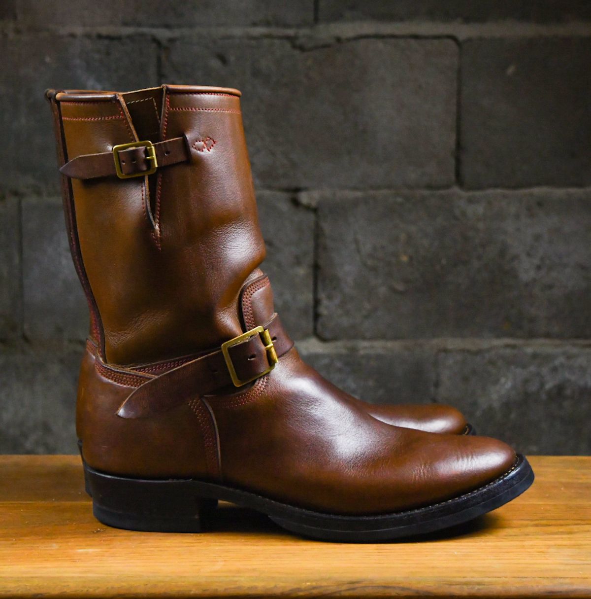 Photo by ermoyce on October 1, 2023 of the Role Club Engineer Boots in Dark Olive Steerhide.