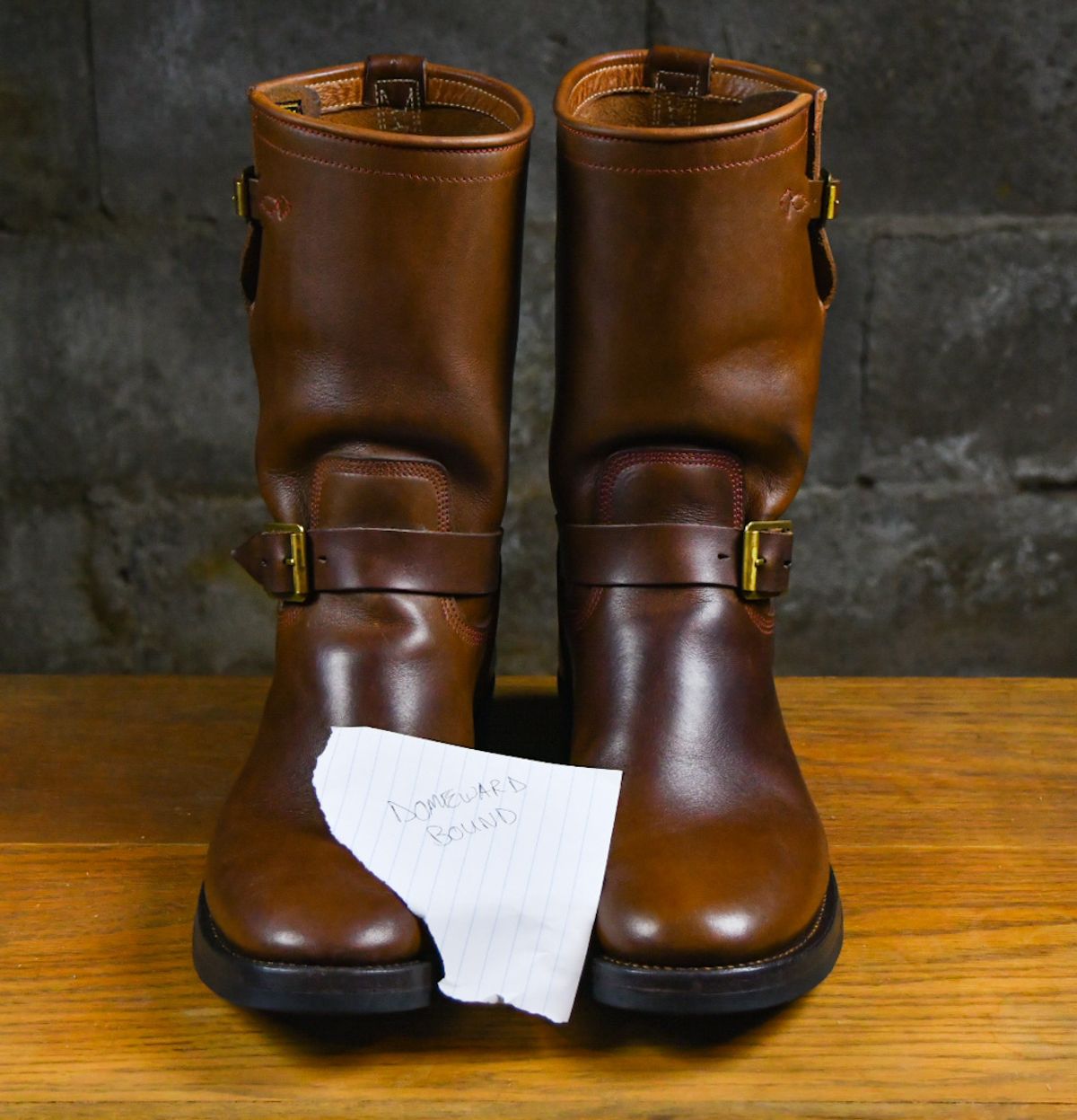 Photo by ermoyce on October 1, 2023 of the Role Club Engineer Boots in Dark Olive Steerhide.