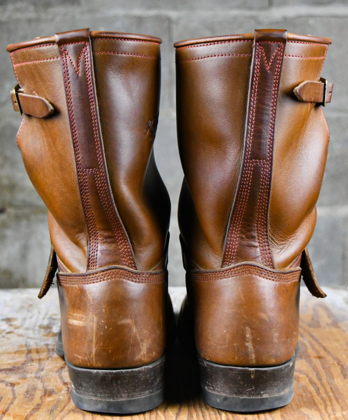 Photo by ermoyce on November 3, 2023 of the Role Club Engineer Boots in Dark Olive Steerhide.