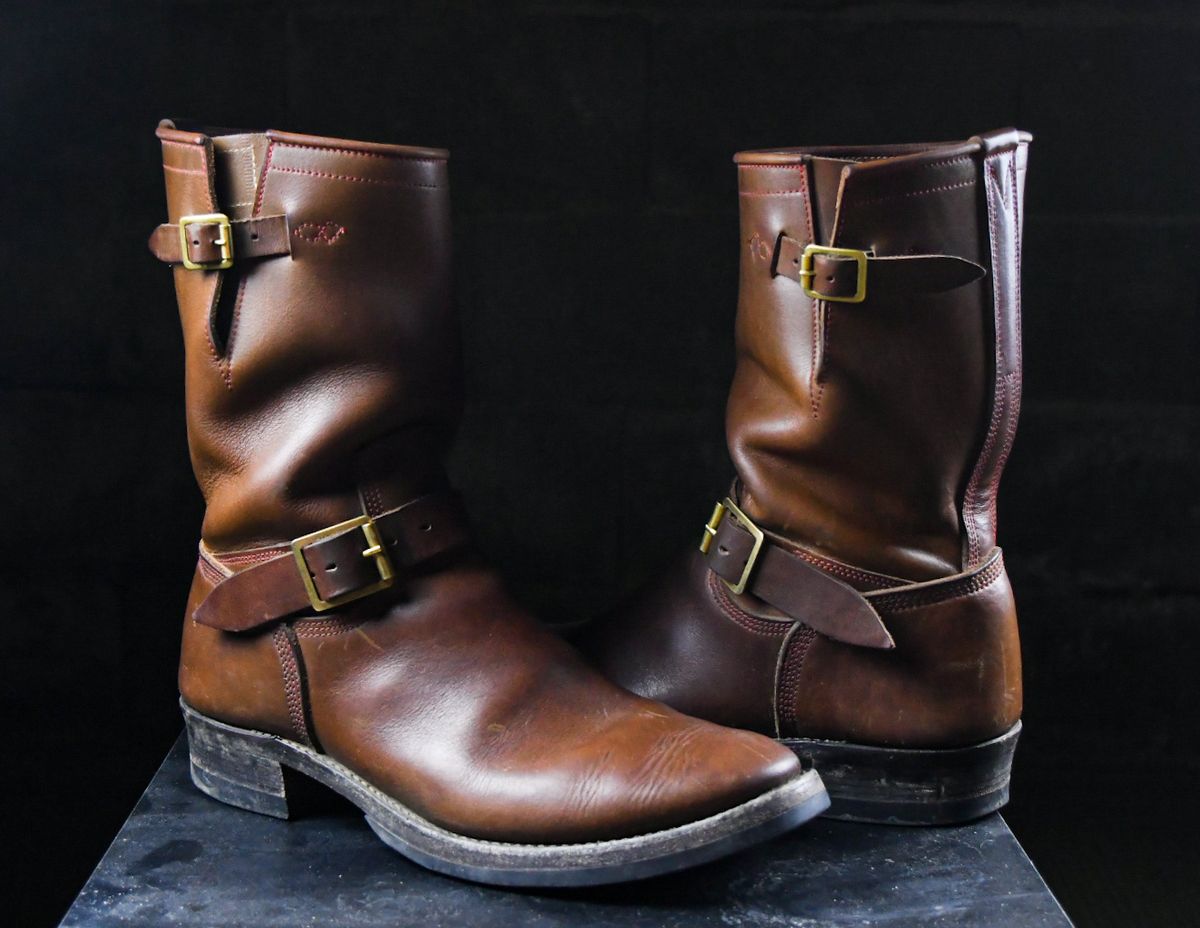 Photo by ermoyce on December 2, 2023 of the Role Club Engineer Boots in Dark Olive Steerhide.