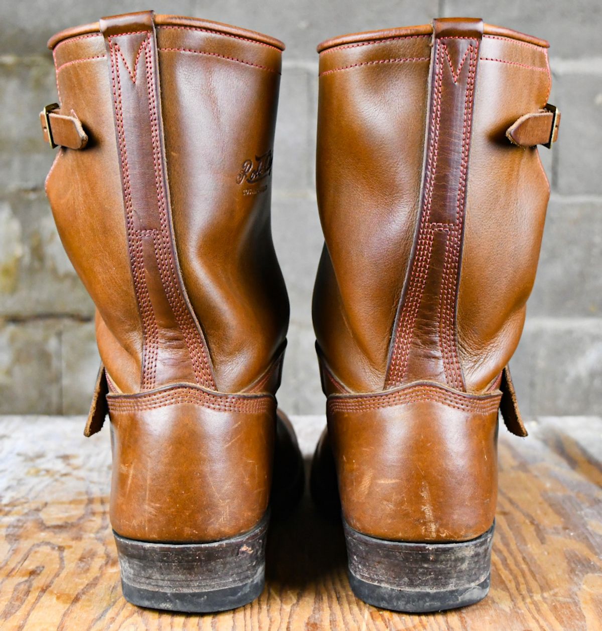 Photo by ermoyce on December 2, 2023 of the Role Club Engineer Boots in Dark Olive Steerhide.
