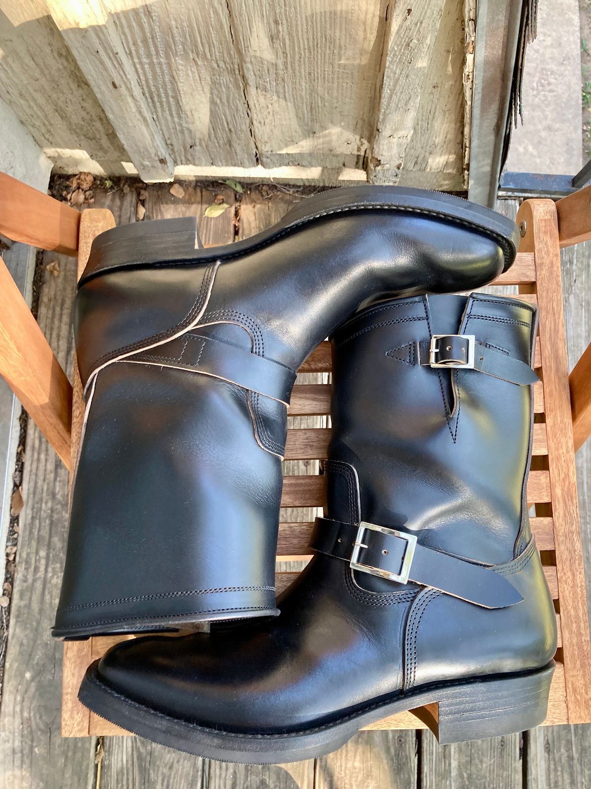 Photo by ermoyce on October 3, 2024 of the Zerrows Type One in Horween Black Chromexcel.