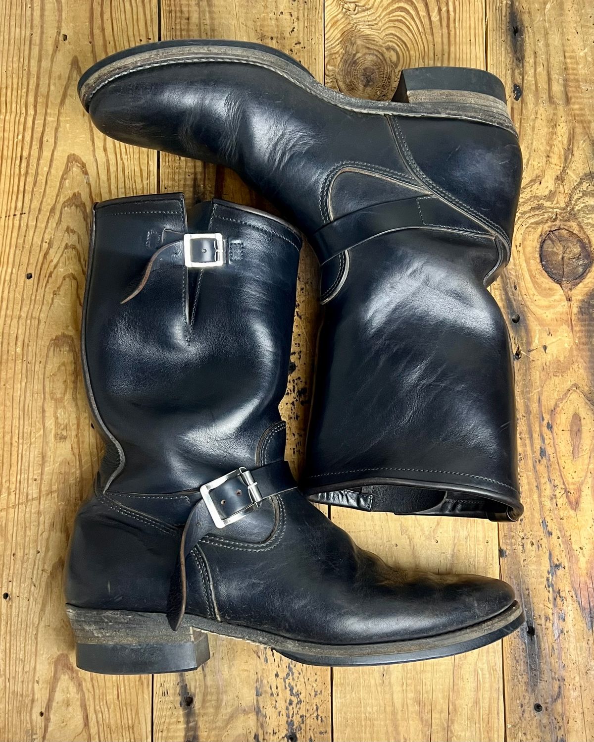 Photo by ermoyce on March 19, 2025 of the Attractions BILTBUCK Engineer Boots in Black Italian Horsebutt.