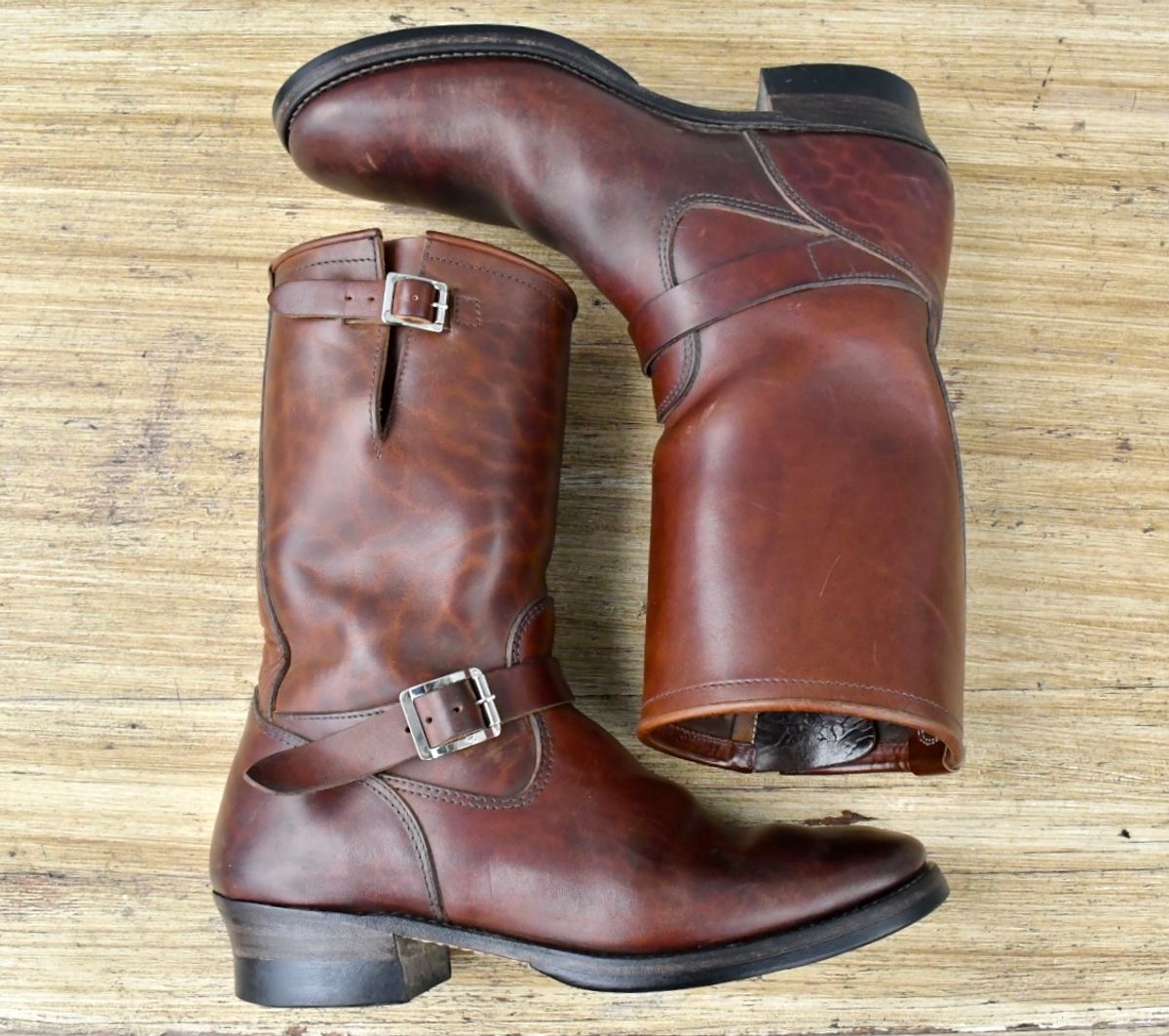Photo by ermoyce on January 3, 2023 of the Attractions BILTBUCK Engineer Boots in Brown Italian Horsebutt.
