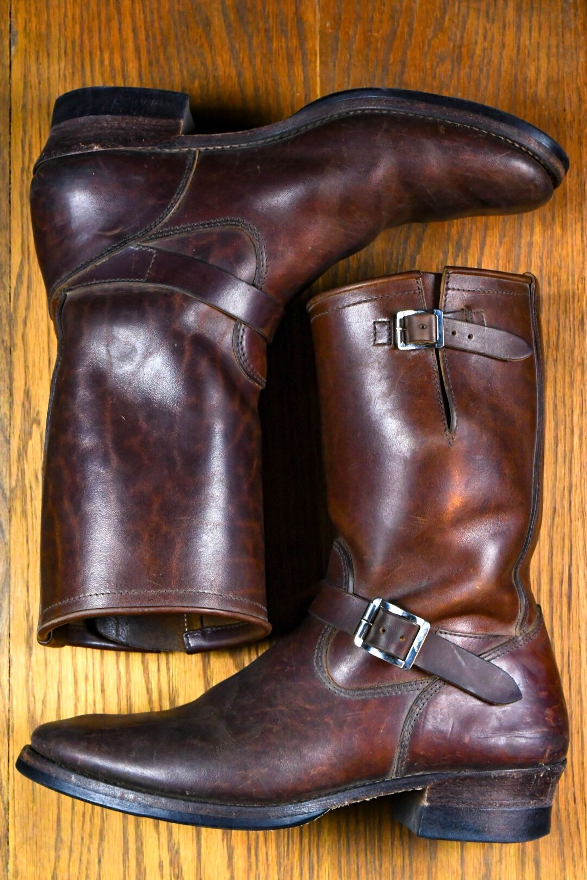 Photo by ermoyce on April 5, 2023 of the Attractions BILTBUCK Engineer Boots in Brown Italian Horsebutt.