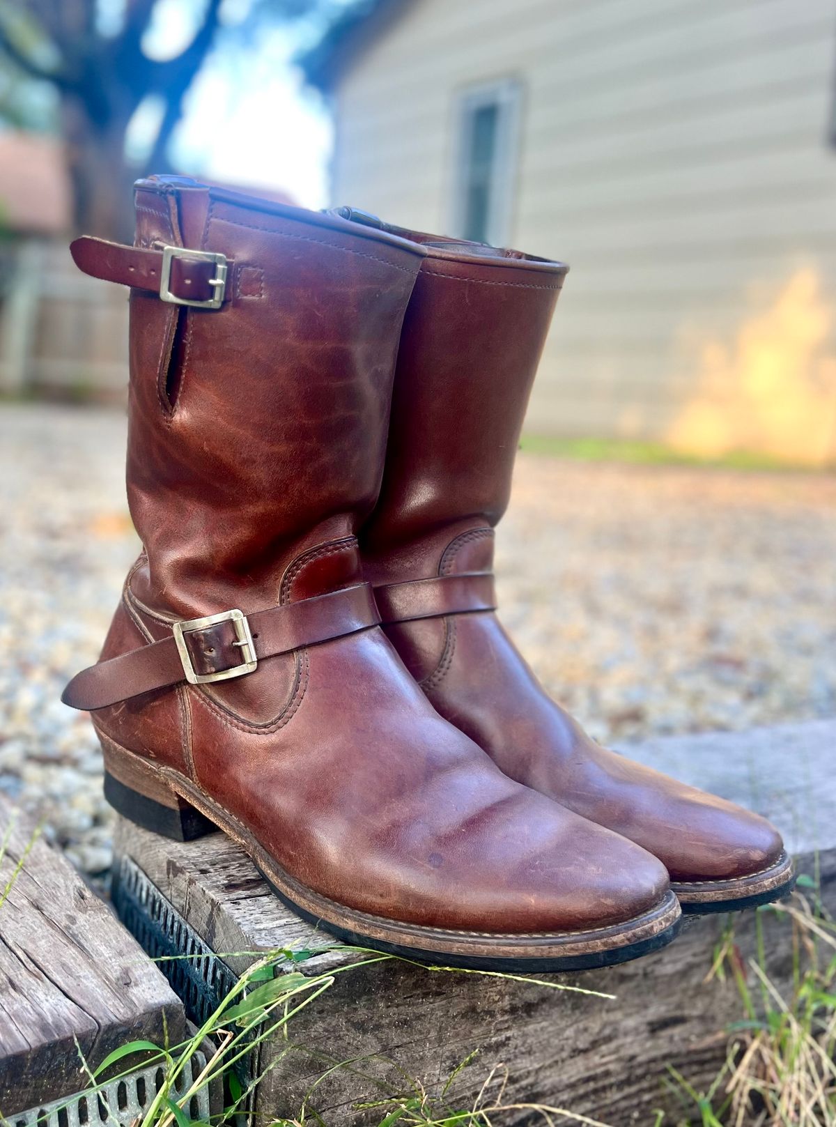 Photo by ermoyce on October 7, 2025 of the Attractions BILTBUCK Engineer Boots in Brown Italian Horsebutt.