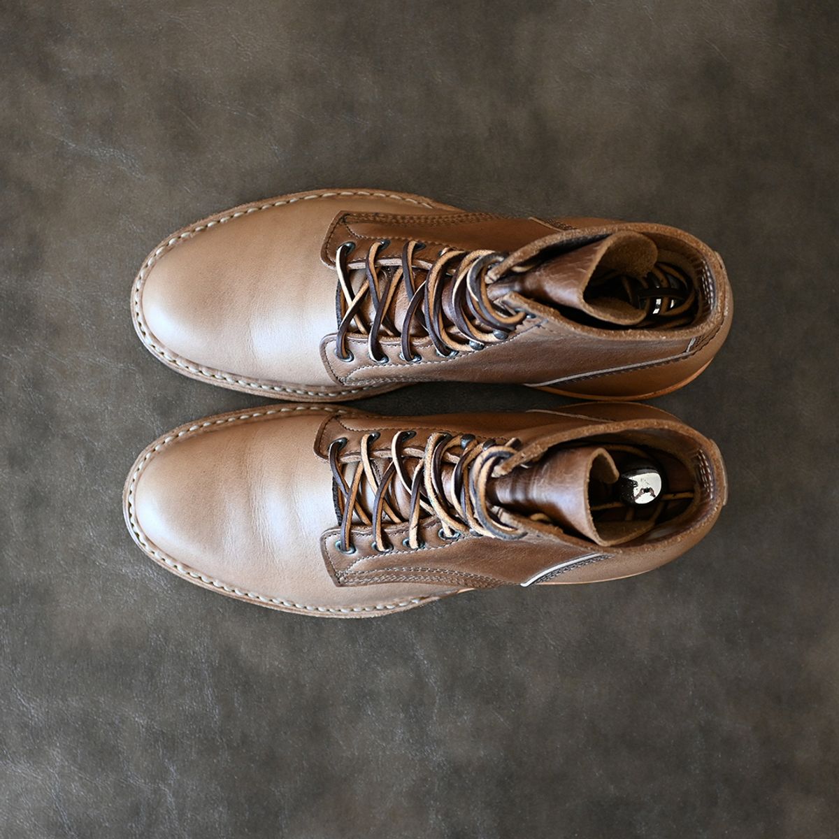 Photo by vasuki_design on October 9, 2023 of the White's MP-Sherman Plain Toe in Horween Natural Chromexcel.