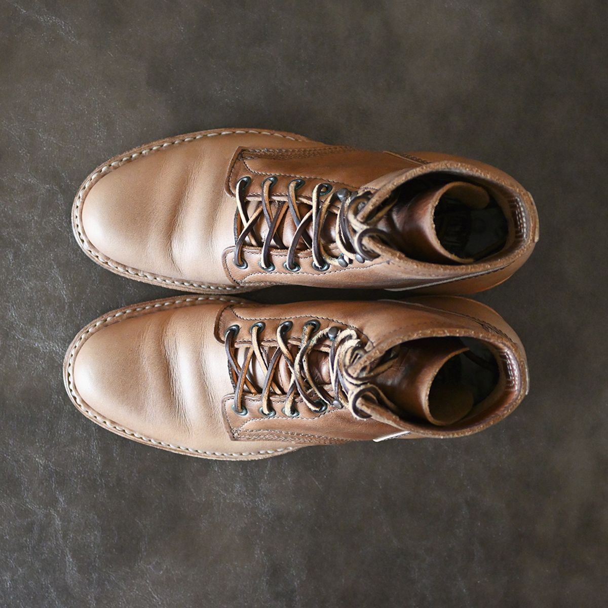 Photo by vasuki_design on November 2, 2023 of the White's MP-Sherman Plain Toe in Horween Natural Chromexcel.