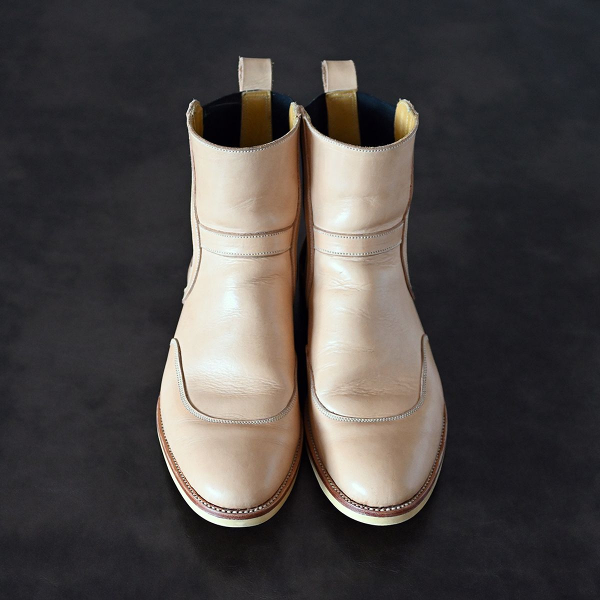 Photo by vasuki_design on November 3, 2023 of the Fortis Boots La Royale in Cisarua Indonesian Natural Vegtan.