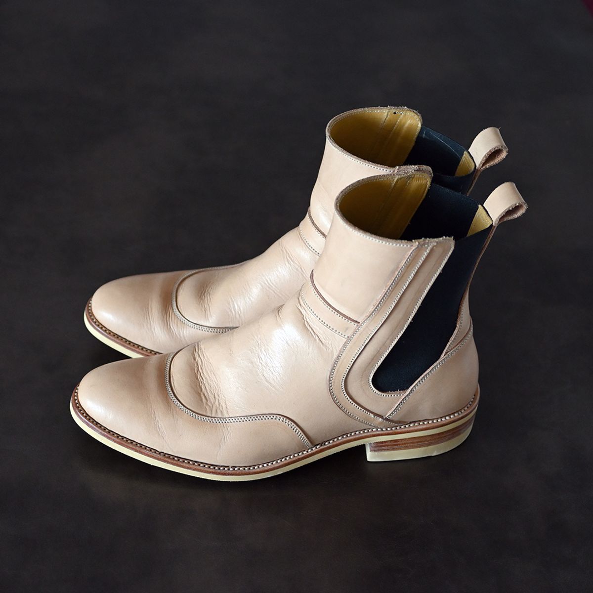 Photo by vasuki_design on November 3, 2023 of the Fortis Boots La Royale in Cisarua Indonesian Natural Vegtan.