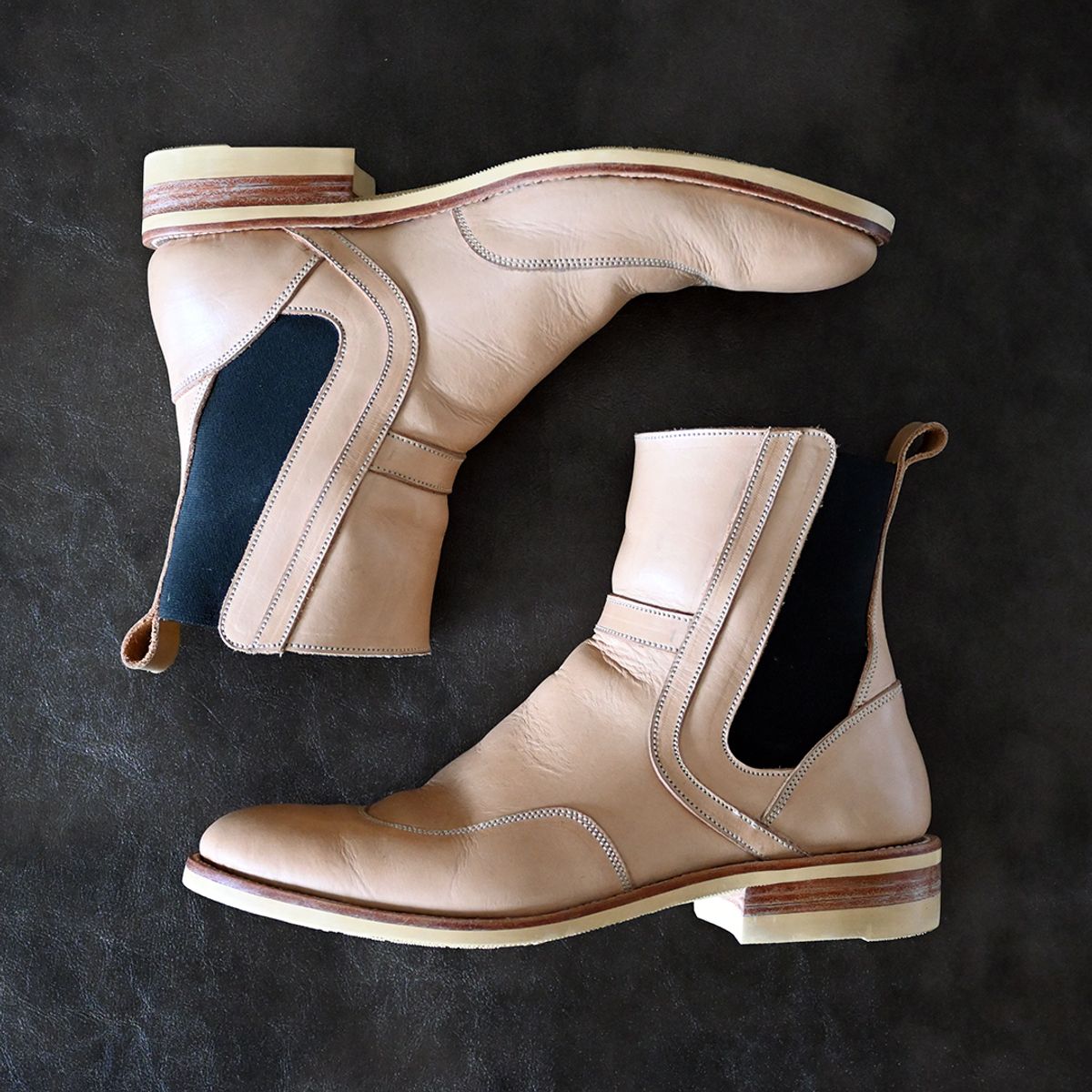 Photo by vasuki_design on November 3, 2023 of the Fortis Boots La Royale in Cisarua Indonesian Natural Vegtan.