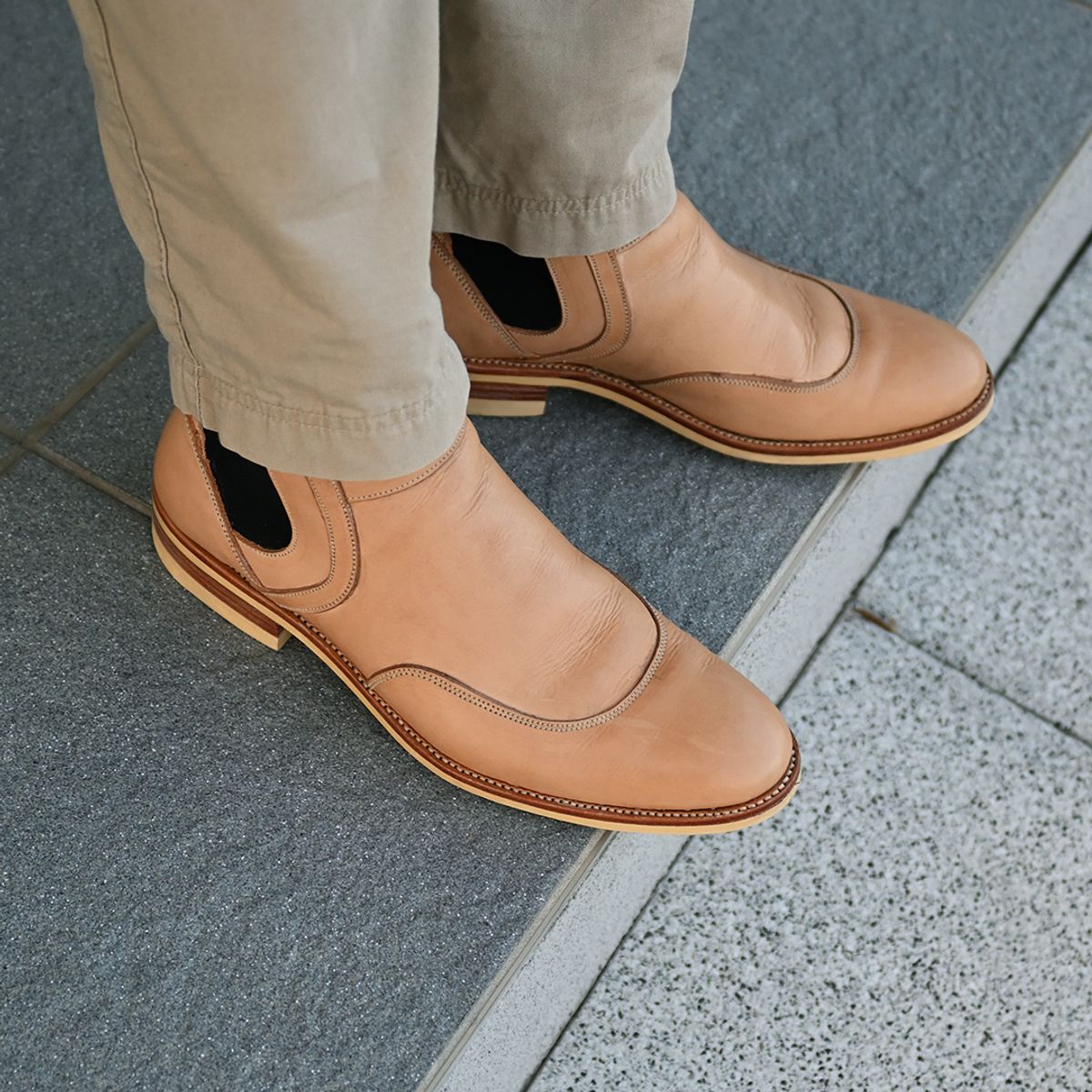 Photo by vasuki_design on December 3, 2023 of the Fortis Boots La Royale in Cisarua Indonesian Natural Vegtan.
