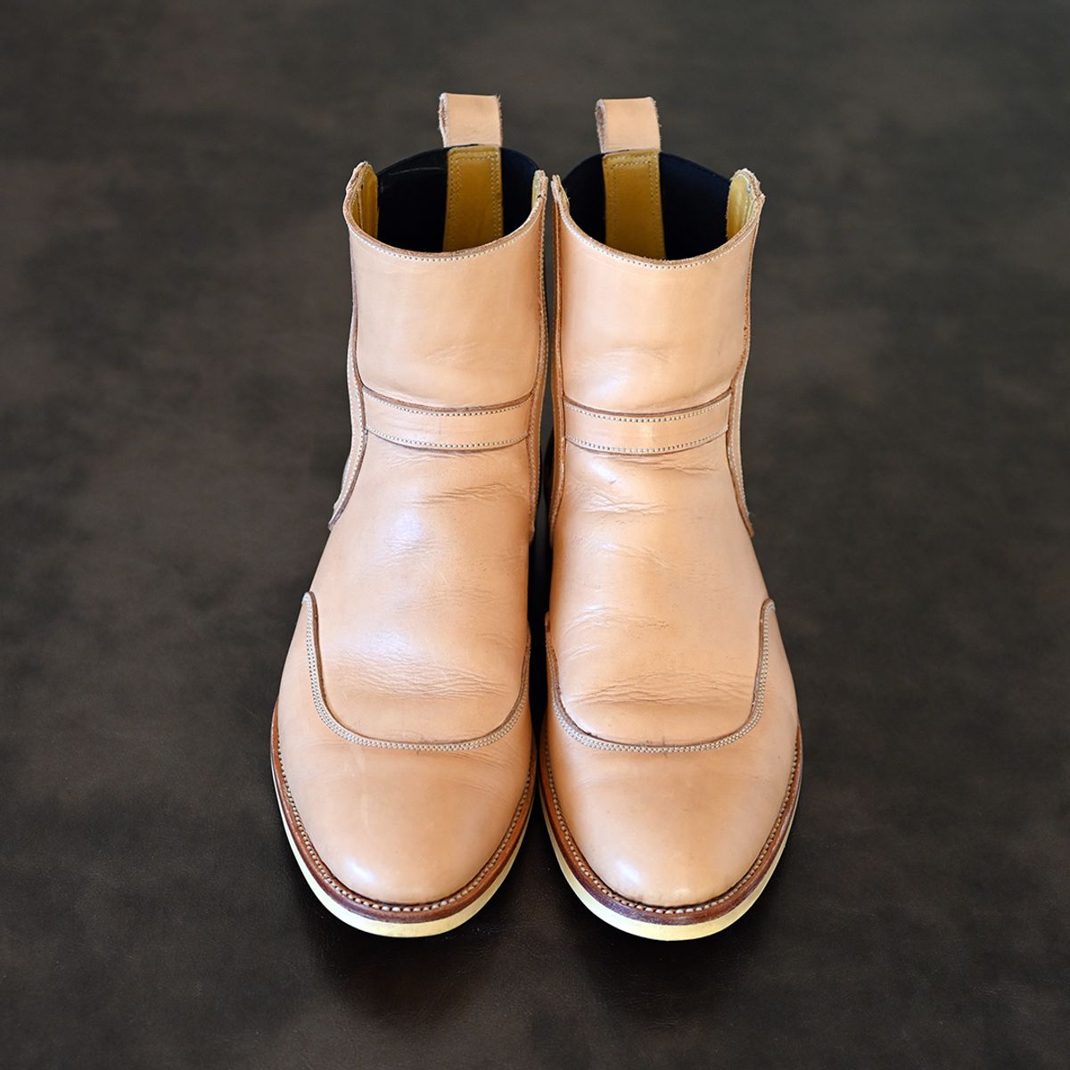 Photo by vasuki_design on December 3, 2023 of the Fortis Boots La Royale in Cisarua Indonesian Natural Vegtan.
