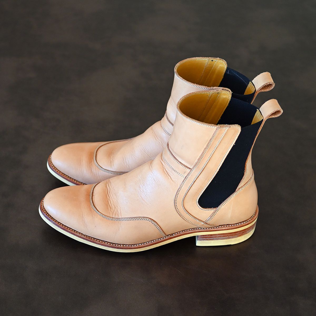 Photo by vasuki_design on December 3, 2023 of the Fortis Boots La Royale in Cisarua Indonesian Natural Vegtan.