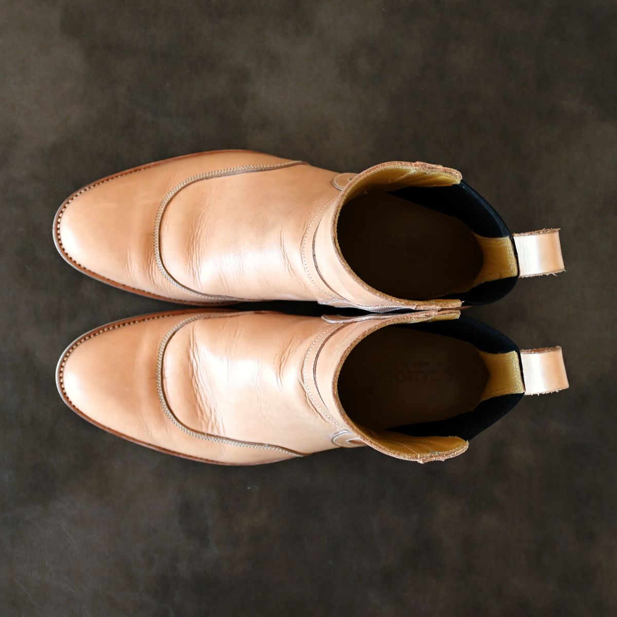 Photo by vasuki_design on December 3, 2023 of the Fortis Boots La Royale in Cisarua Indonesian Natural Vegtan.
